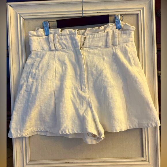 Lovers + Friends Ivory Linen Shorts with ruffle waist details S - Picture 1 of 9